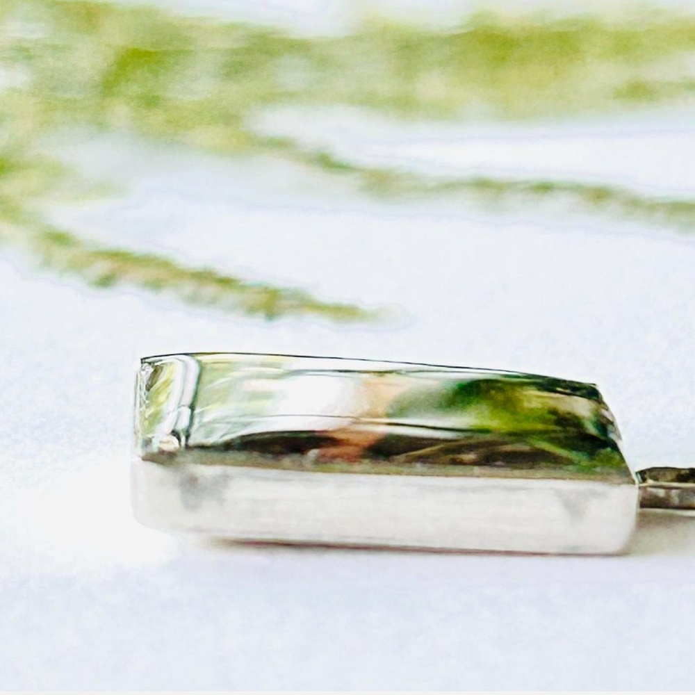 Handcrafted .925 Sterling Silver Vintage Illustration Pendant - Picture 4 of 5